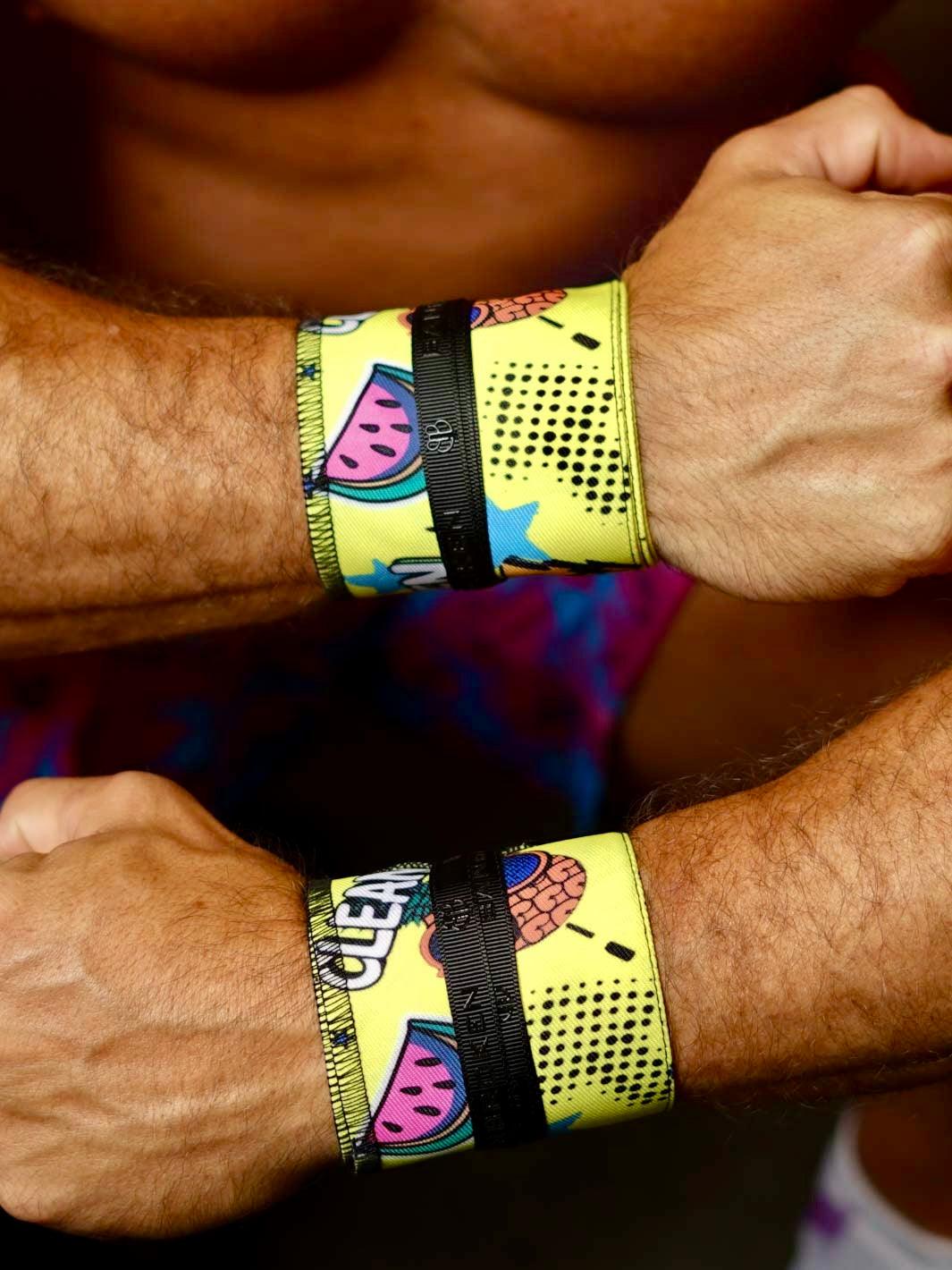 Muñequeras Words yellow - Unbroken Fitness Shop