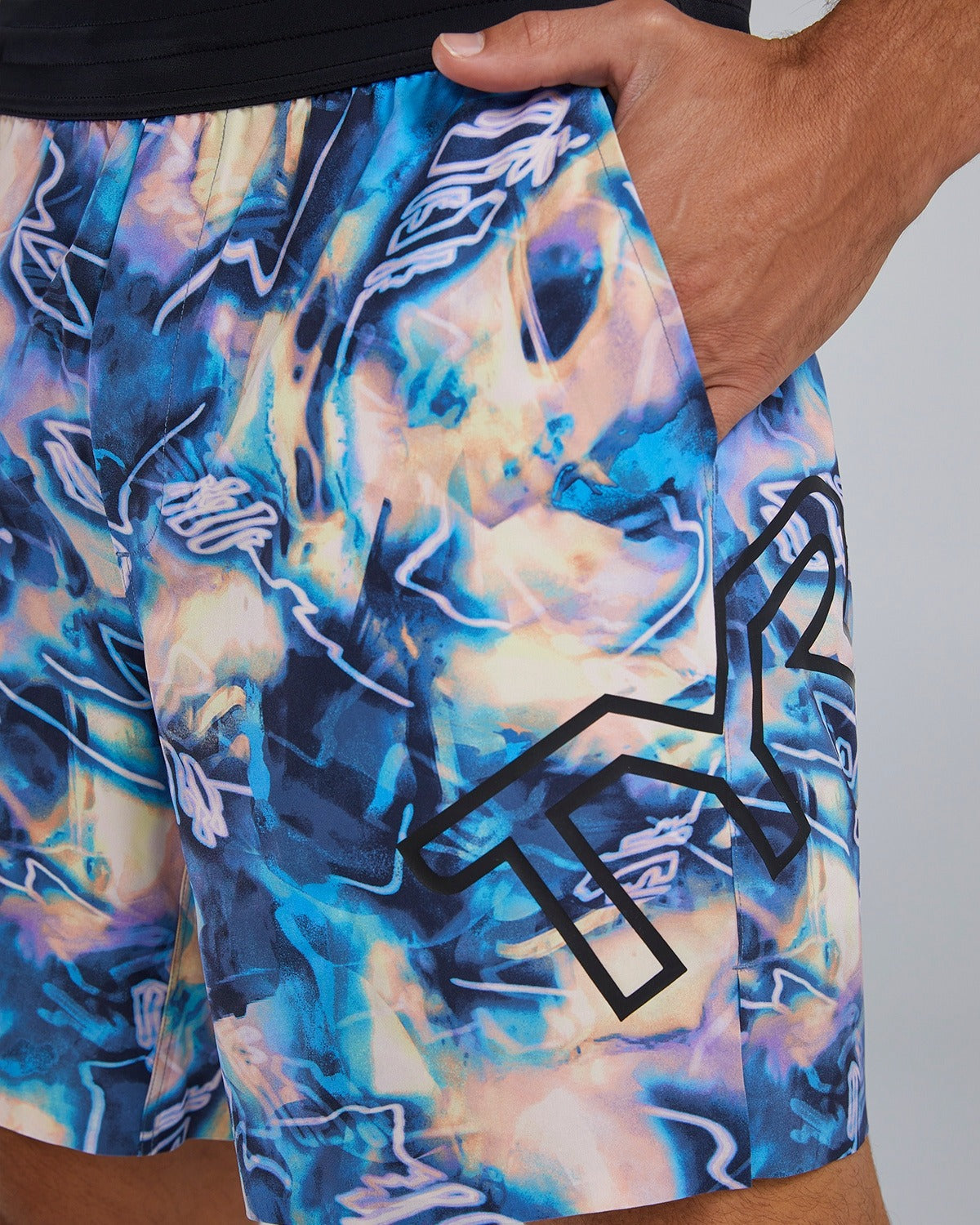 TYR Unbroken Big Logo short 7” voltage