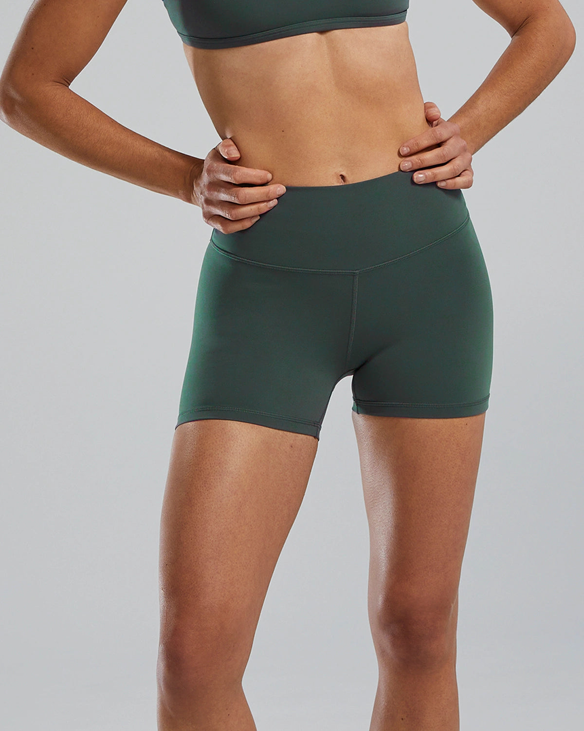 TYR High-Rise short green