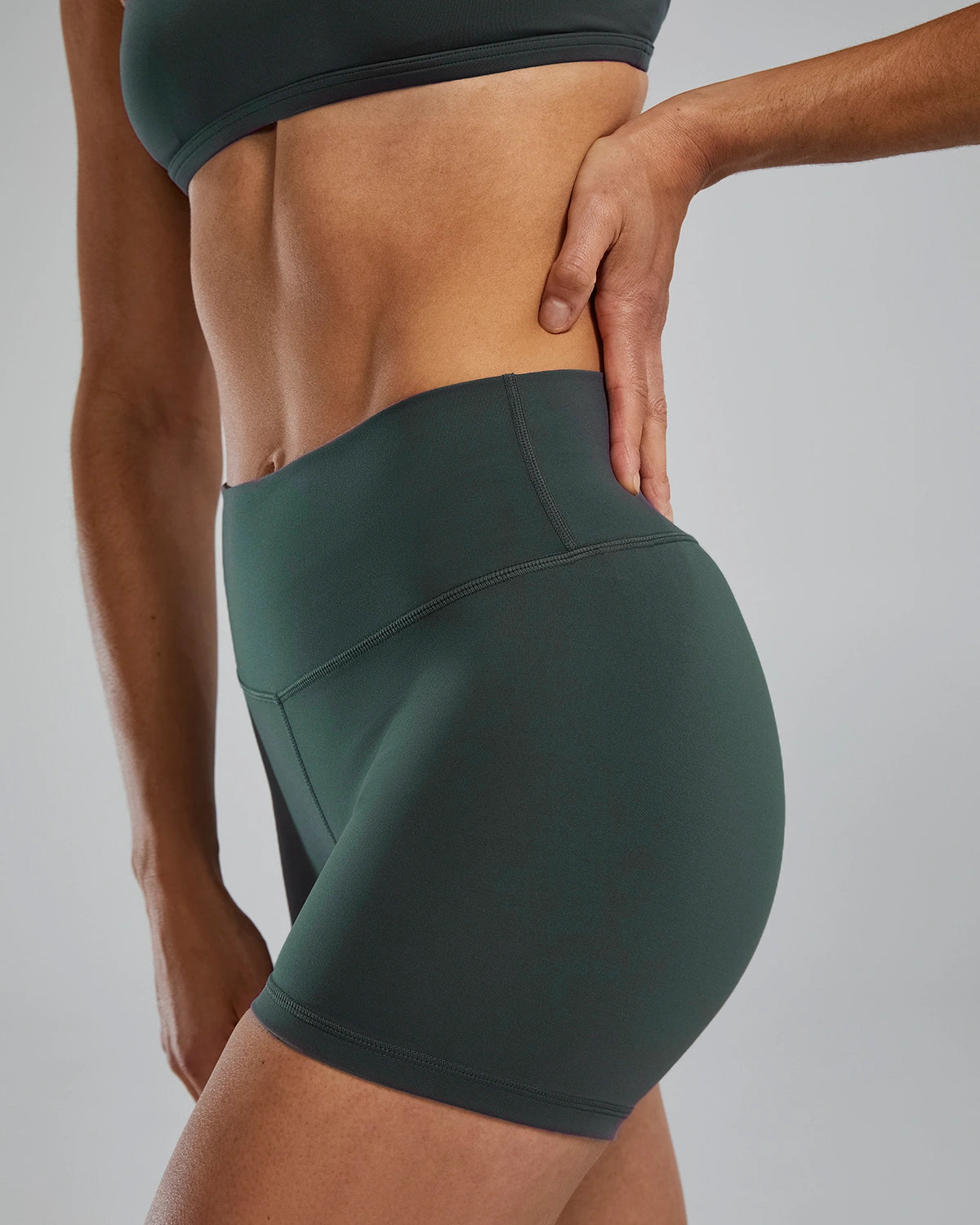 TYR High-Rise short green