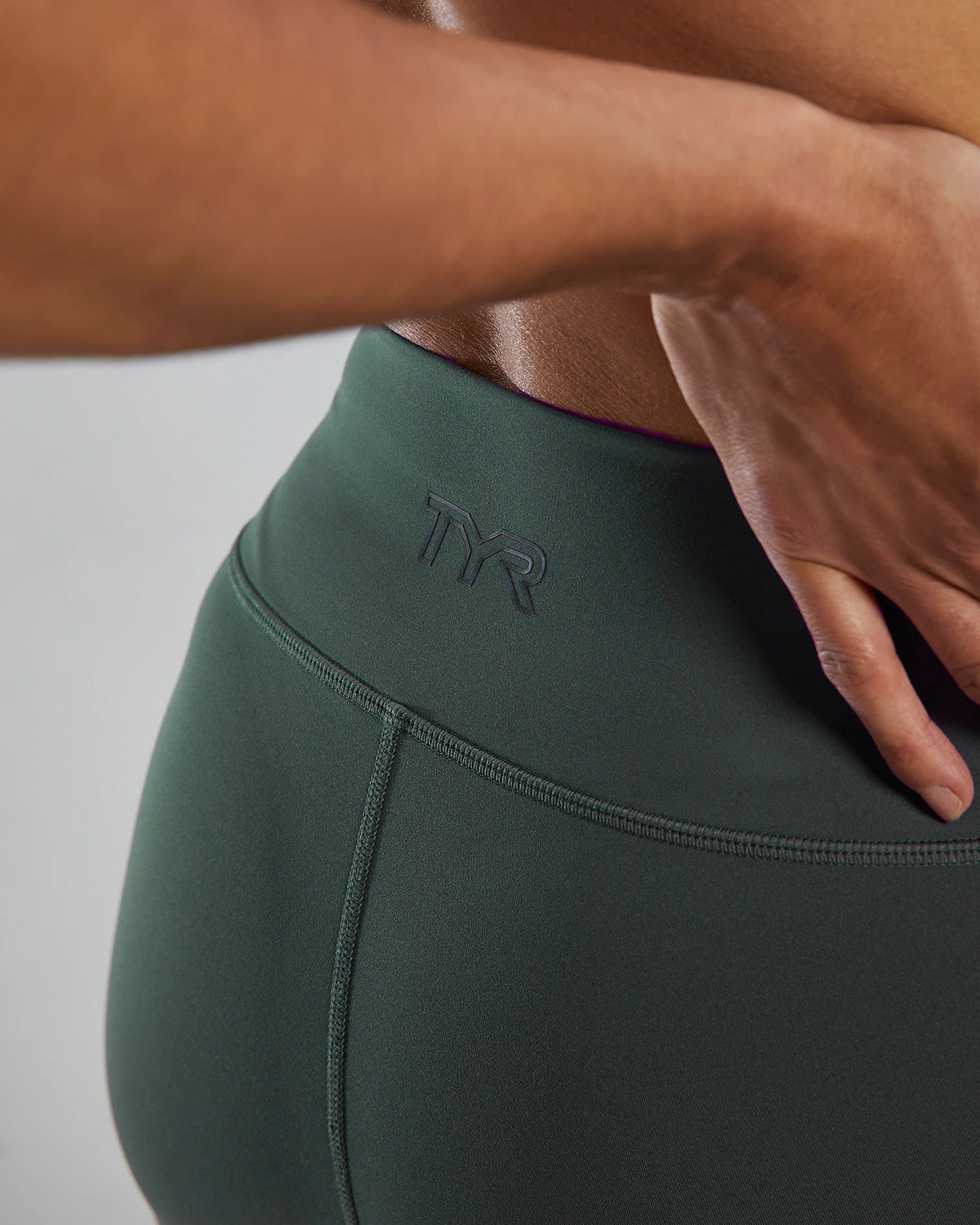 TYR High-Rise short green